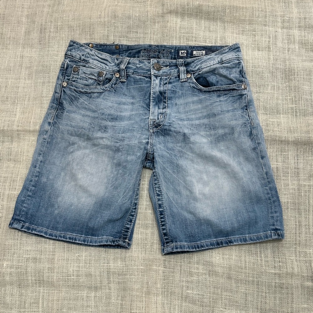 Miss Me Women's Blue Jean
Boyfriend Shorts Size 30
JB1054H2